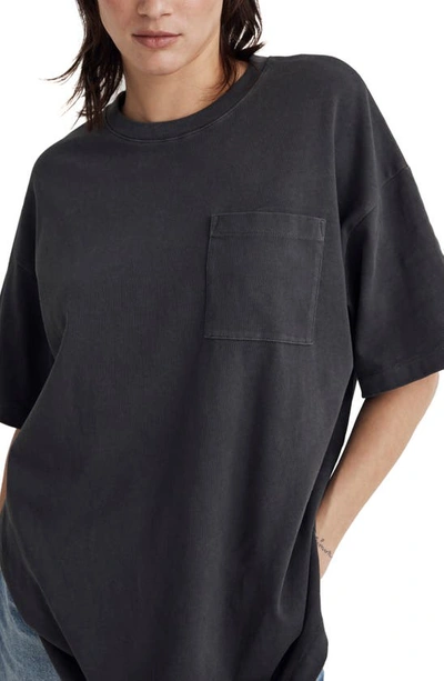 Shop Madewell Garment-dyed Oversize Cotton Pocket T-shirt In Black Coal