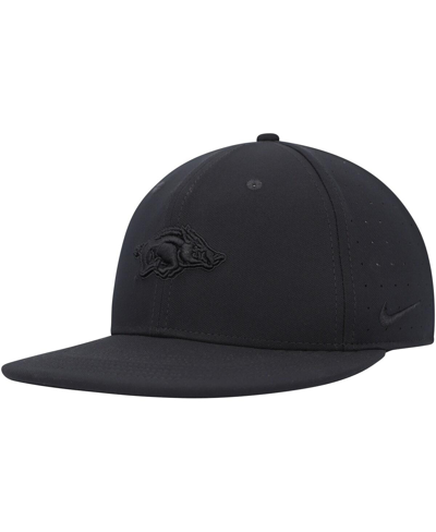 Shop Nike Men's  Black Arkansas Razorbacks Triple Black Performance Fitted Hat