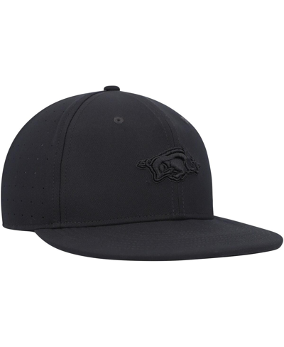 Shop Nike Men's  Black Arkansas Razorbacks Triple Black Performance Fitted Hat