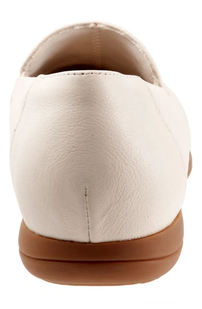 Trotters Deanna Loafer In Bone