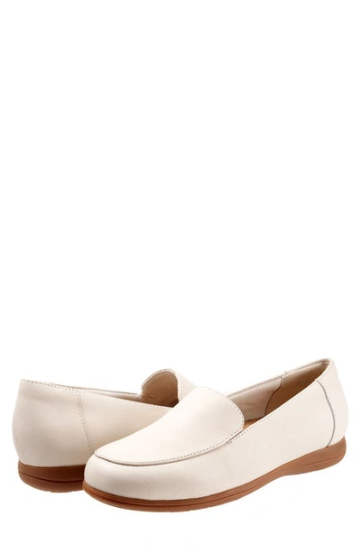 Trotters Deanna Loafer In Bone