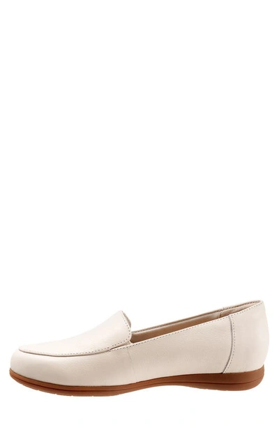 Trotters Deanna Loafer In Bone
