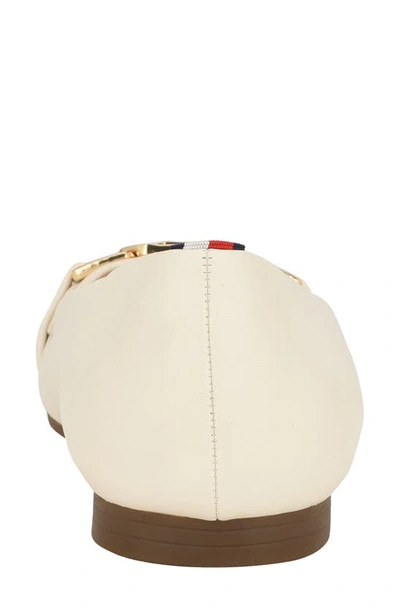 Tommy Hilfiger Gallyne Flat In Ivory