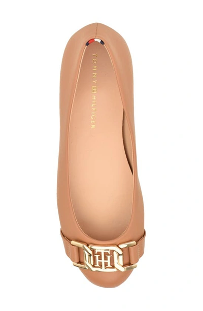 Tommy Hilfiger Gallyne Flat In Medium Brown