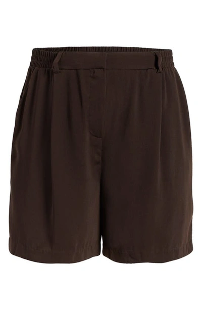 Halogen Elastic Back Shorts In Dark Roast
