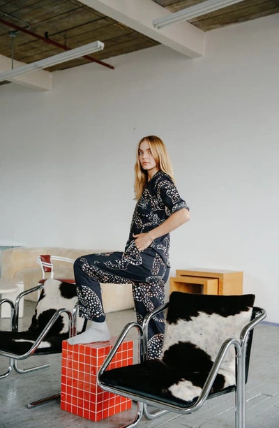 Desmond & Dempsey Long Sleeve Cotton Pajamas In Jag Navy