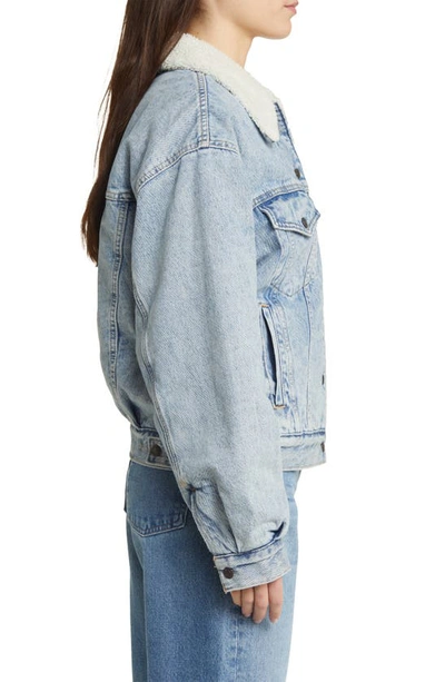 Levi's 90s Sherpa Trucker Jacket In Morning Sunlight