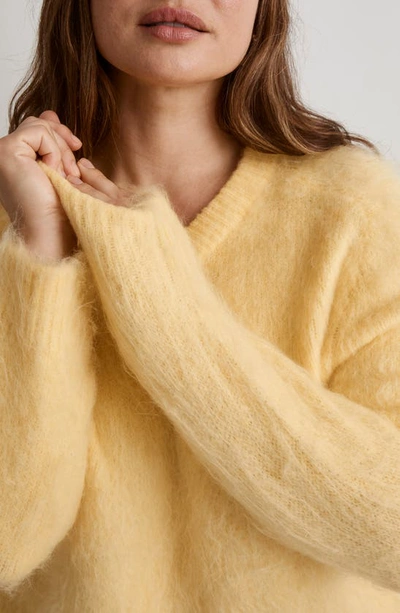 Madewell Brushed V-neck Sweater In Heather Lemon