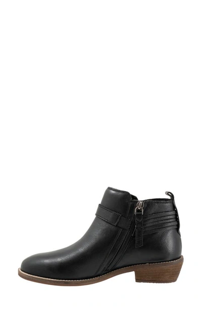 Softwalk Reade Bootie In Black