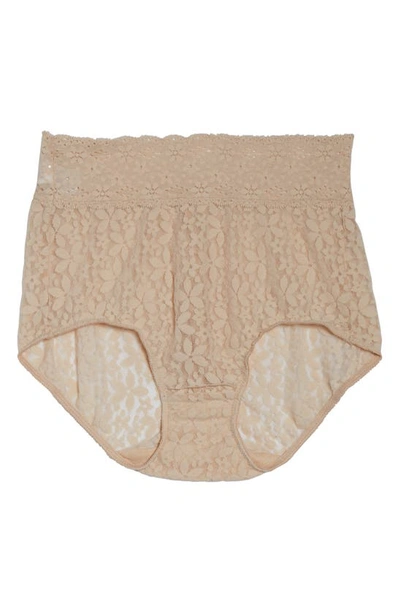 Wacoal Halo Lace Briefs In Naturally Nude