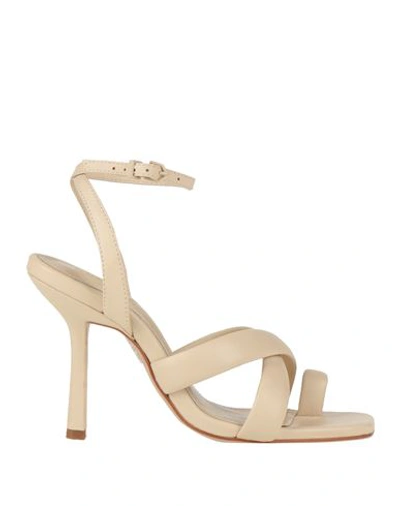 Schutz Woman Thong Sandal Beige Size 9.5 Soft Leather In Beige