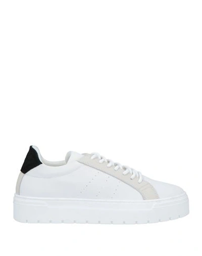 Shop Paul Pierce Man Sneakers White Size 10 Leather, Textile Fibers