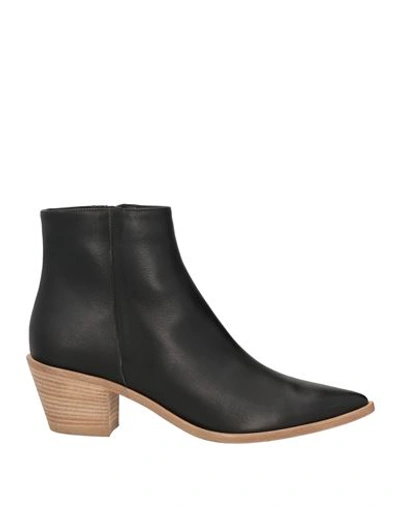 Shop Victoria Wood Woman Ankle Boots Black Size 10 Leather