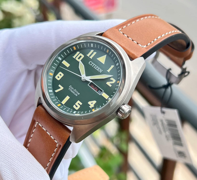 Pre-owned Citizen Eco-drive Super Titanium Bm8560-02x Sapphire Crystal Green Dial Watch