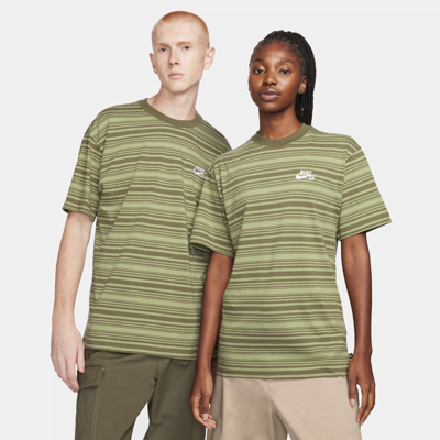 Shop Nike Men's  Sb Max90 Skate T-shirt In Green
