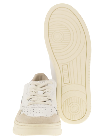 Autry 01 Sneakers In White Suede And Leather