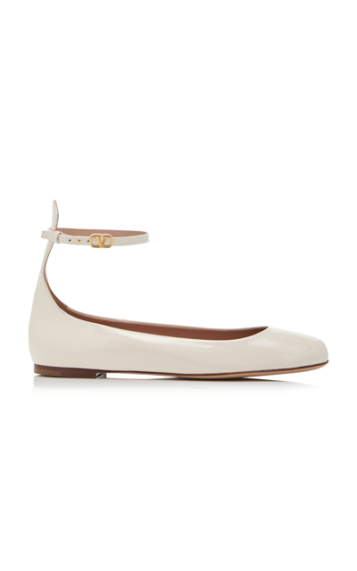 Shop Valentino Tan-go Leather Ballet Flats In Ivory