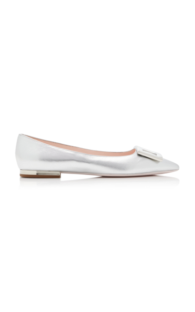Shop Roger Vivier Gommettine Metallic Leather Flats In Silver