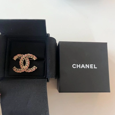 Pre-owned Chanel Gold-tone Metal And Pink Leather Woven  Brooch