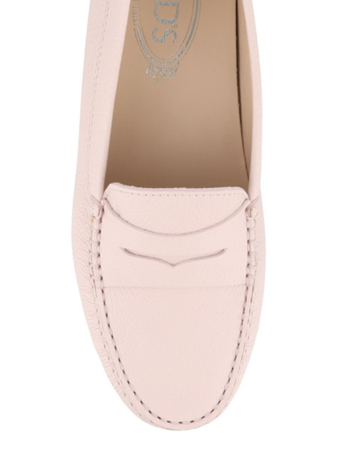 Shop Tod's Gommino Classic Powder Leather Loafers In Rosado Claro