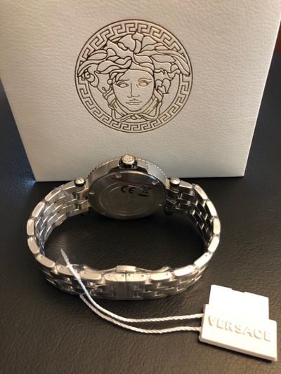 Pre-owned Versace $2095  Men's V-race Diver Blue 46mm Dial 200 Meter Swiss Watch Veak00418