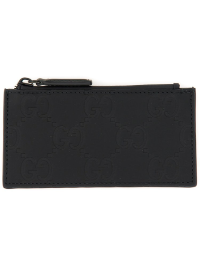 Shop Gucci Gg Supreme Zipped Card Holder In Black