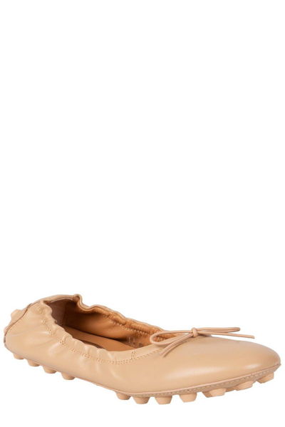 Shop Tod's Gommino Leather Ballet Flats In Beige