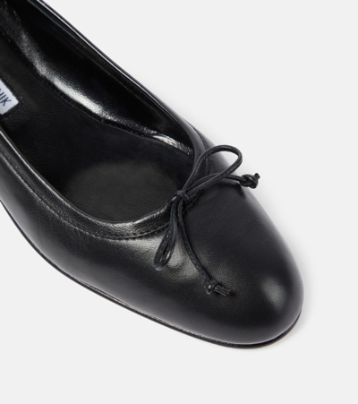 Manolo Blahnik Veralli Leather Ballet Flats In Black