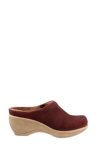 Softwalk Madison Clog In Rust Emboss