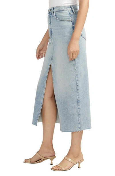 Shop Silver Jeans Co. Front Slit Denim Midi Skirt In Indigo