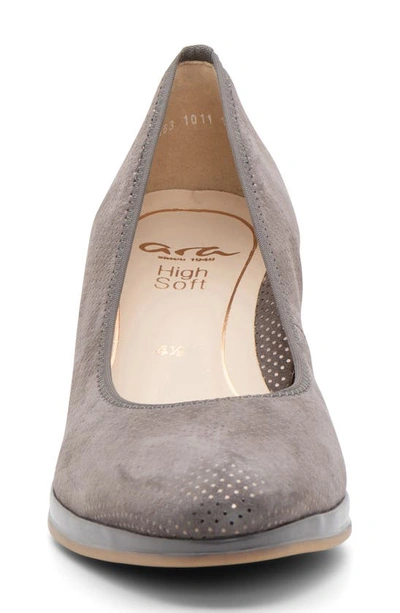 Ara Ophelia Pump In Street