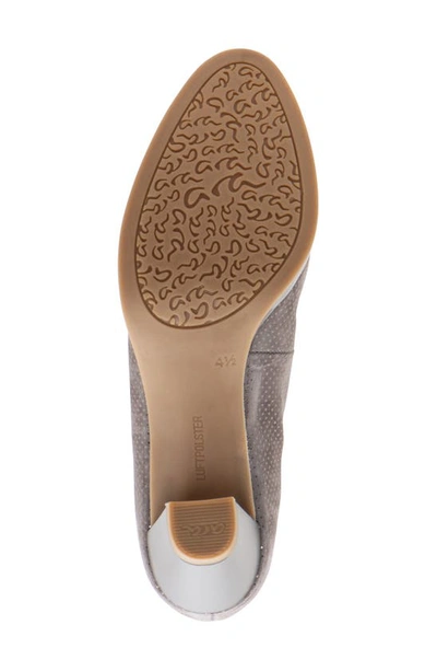 Ara Ophelia Pump In Street