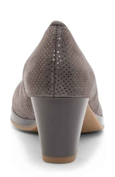 Ara Ophelia Pump In Street