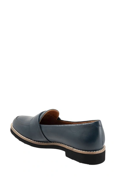 Softwalk Walsh Loafer In Navy