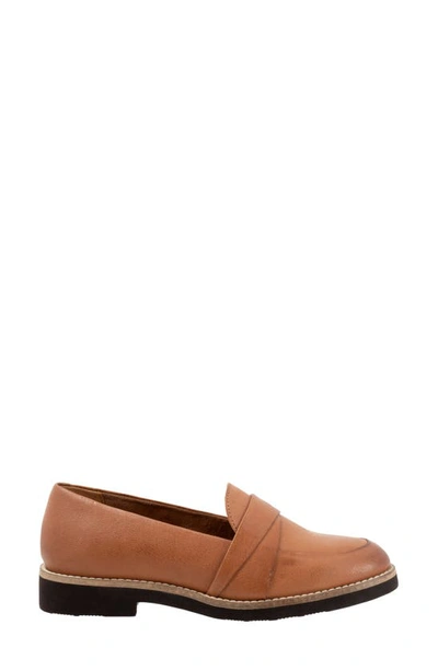 Softwalk Walsh Loafer In Luggage