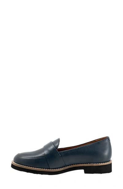 Softwalk Walsh Loafer In Navy