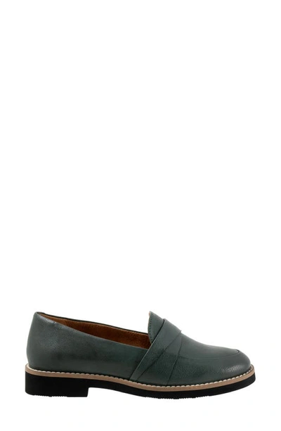 Softwalk Walsh Loafer In Dk Green