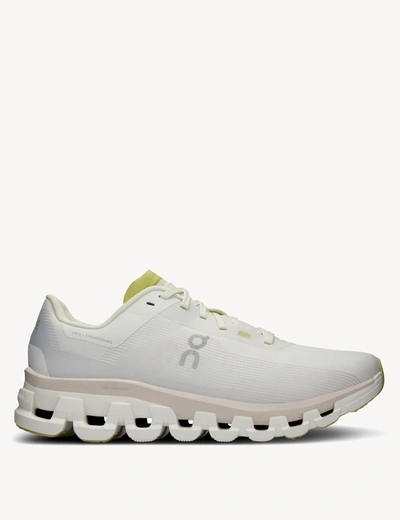 On Cloudflow 4 In White