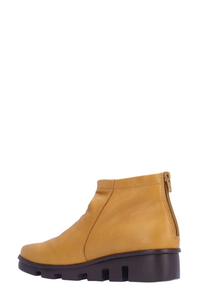 L'amour Des Pieds Hesper Bootie In Lioness