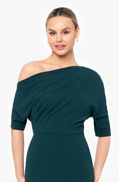 Shop Betsy & Adam One-shoulder Crepe Scuba Trumpet Gown In Pine