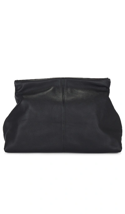 Shop Flattered Clay Clutch In 黑色