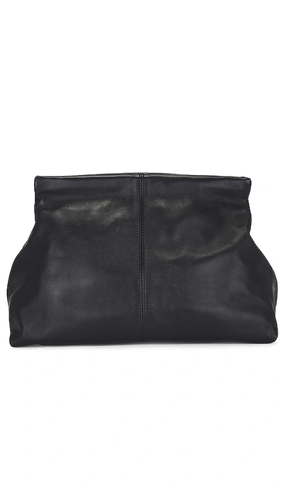 Flattered Clay Clutch In 黑色