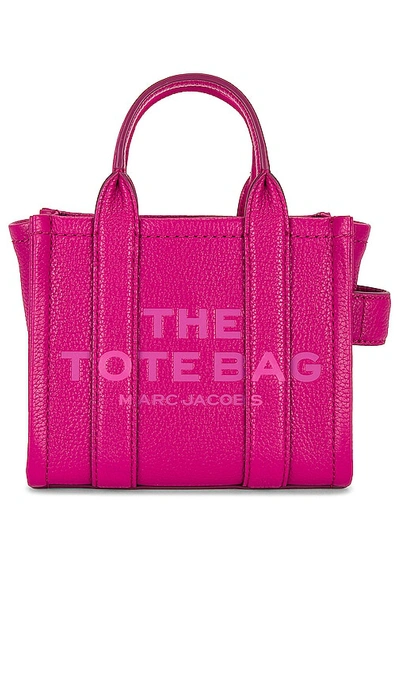 Shop Marc Jacobs The Leather Crossbody Tote Bag In 口红粉