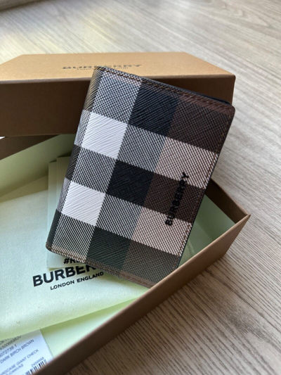 Pre-owned Burberry Check And Leather Folding Card Case 80727391 In Gray