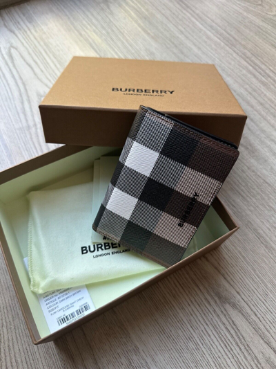 Pre-owned Burberry Check And Leather Folding Card Case 80727391 In Gray