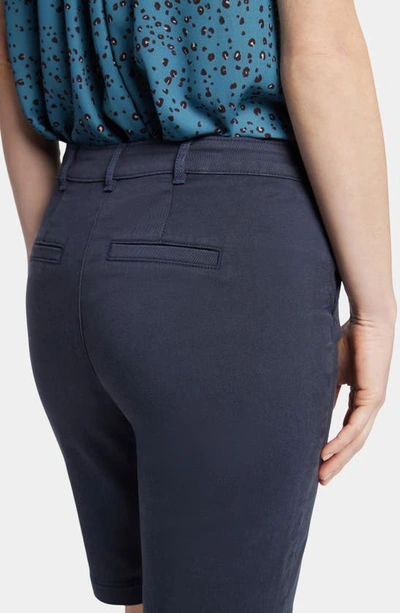 Nydj Bermuda Shorts In Oxford Navy