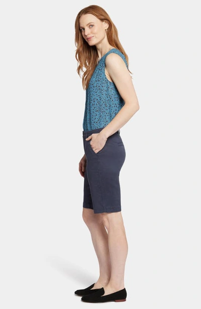 Nydj Bermuda Shorts In Oxford Navy
