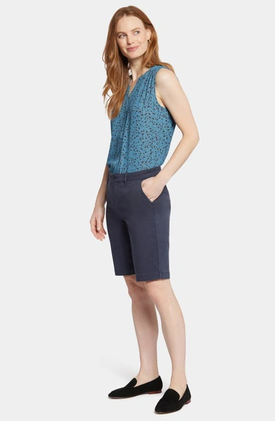 Nydj Bermuda Shorts In Oxford Navy