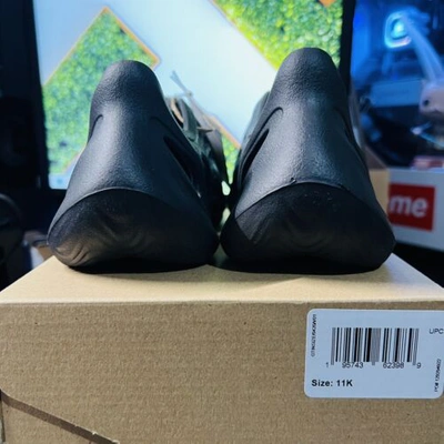 Pre-owned Yeezy Adidas  Foam Rnr Onyx Kids Size 11k (ds/brand New) Ships Asap - Send Offers In Black