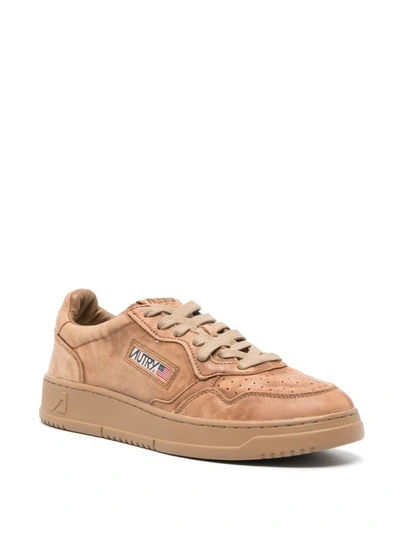Shop Autry Medalist Low Sneakers In Tobacco